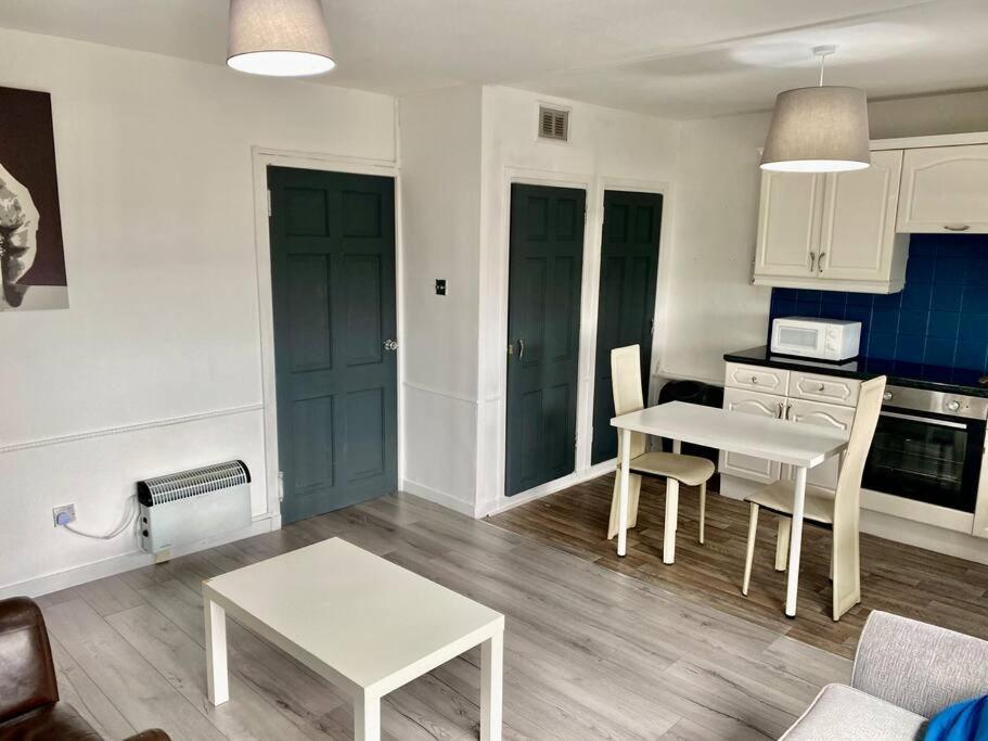 Chic Flat With Balcony Close To Merchant City Glasgow Exterior photo
